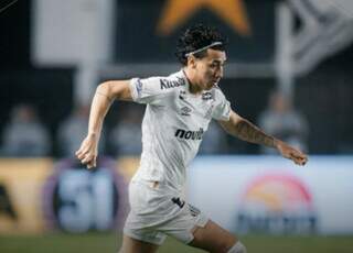 Athletico vence Santos por 2 a 0 e mantém 3º lugar no Brasileirão Athletico vence Santos por 2 a 0 e mantém 3º lugar no Brasileirão