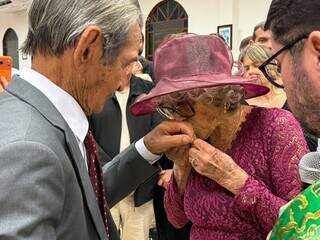 Casados há 70 anos, Hilda e Antenor renovaram votos de amor pela 5ª vez Casados há 70 anos, Hilda e Antenor renovaram votos de amor pela 5ª vez