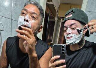 Filho trans mostra felicidade de poder fazer a barba com o pai