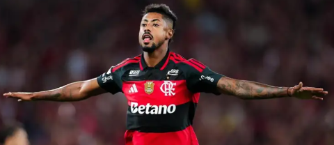 Flamengo vence Vit&oacute;ria por 2 a 0 e encurta dist&acirc;ncia para o l&iacute;der