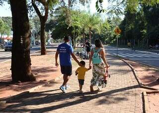 Além de datas especiais, domingos no parque com filhos entram na rotina dos pais Além de datas especiais, domingos no parque com filhos entram na rotina dos pais