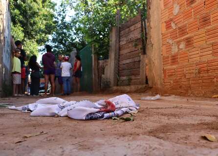 Com sangue da v&iacute;tima na cal&ccedil;a, homem confessa que matou a pedradas no Tiradentes