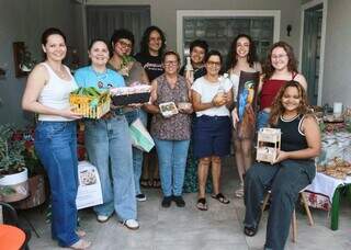 Amigas criam mini feira na varanda para vender e fofocar