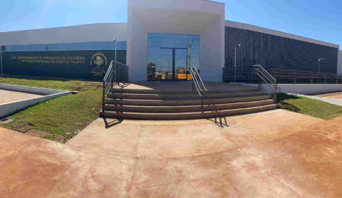 PM rodovi&aacute;rio e jovem s&atilde;o presos com droga avaliada em R$ 101 mil