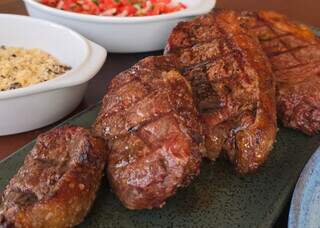 Do pão à parrilla, casal serve café e churrasco no mesmo lugar Do pão à parrilla, casal serve café e churrasco no mesmo lugar