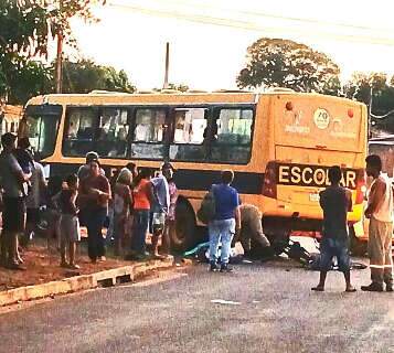Homem morre ap&oacute;s acidente entre bicicleta el&eacute;trica e &ocirc;nibus escolar