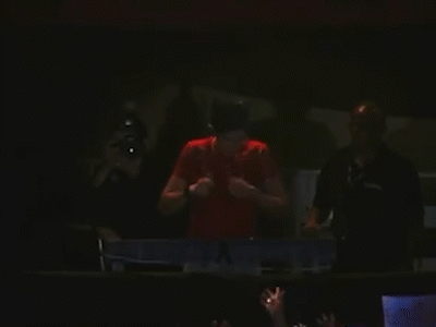 Luan Santana faz 19 anos de carreira e resgata v&iacute;deo cantando ainda menino