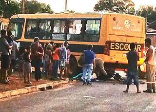 Homem morre após acidente entre bicicleta elétrica e ônibus escolar Homem morre após acidente entre bicicleta elétrica e ônibus escolar