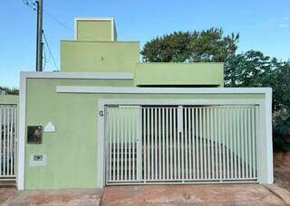 Modelo mostra resultado da casa que reformou com o irmão para a mãe Modelo mostra resultado da casa que reformou com o irmão para a mãe