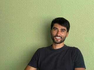 Modelo mostra resultado da casa que reformou com o irmão para a mãe Modelo mostra resultado da casa que reformou com o irmão para a mãe