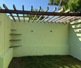 Modelo mostra resultado da casa que reformou com o irmão para a mãe Modelo mostra resultado da casa que reformou com o irmão para a mãe