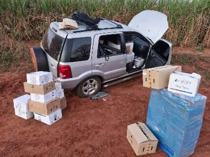 Persegui&ccedil;&atilde;o a contrabandistas termina com carro capotado e viatura atingida