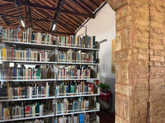 Biblioteca municipal reabre na Esplanada com 35 mil livros