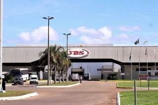 Isenção de R$ 50 milhões por 50 empregos faz incentivo à JBS parar na Justiça Isenção de R$ 50 milhões por 50 empregos faz incentivo à JBS parar na Justiça