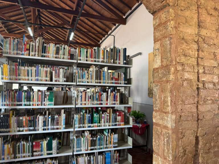 Biblioteca municipal reabre na Esplanada com 35 mil livros