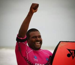 Campo-grandense troca comitiva pelo mar e conquista t&iacute;tulo de bodyboard em SC
