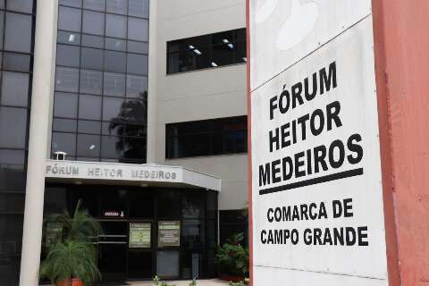 Filho que jogou m&atilde;e no asfalto tem liberdade concedida, mas &eacute; "expulso de casa"