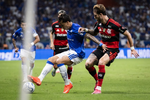 Cruzeiro sai na frente, mas Flamengo reage e leva empate pela Libertadores