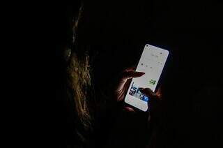 Metade dos adolescentes diz ficar mais tempo online do que gostaria Metade dos adolescentes diz ficar mais tempo online do que gostaria