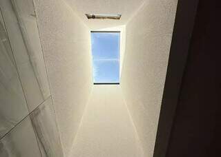 Modelo mostra resultado da casa que reformou com o irmão para a mãe Modelo mostra resultado da casa que reformou com o irmão para a mãe