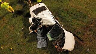 Motorista morre ao atingir carro contra &aacute;rvore em rotat&oacute;ria