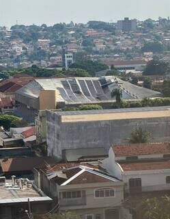 Telhado do Ginásio Auxiliadora desaba e um dos acessos ao prédio é interditado Telhado do Ginásio Auxiliadora desaba e um dos acessos ao prédio é interditado