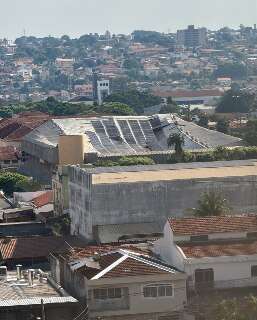 Telhado do Gin&aacute;sio Auxiliadora desaba e acesso ao pr&eacute;dio &eacute; interditado