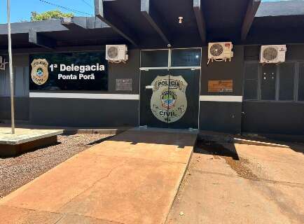 Morador ouve barulho no quintal e encontra homem morto na cal&ccedil;ada