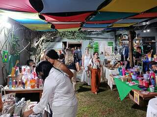 Para ajudar amiga em depressão, Letícia abriu feira no quintal de casa Para ajudar amiga em depressão, Letícia abriu feira no quintal de casa