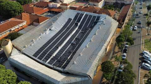 Per&iacute;cia vai apontar se placas solares provocara queda de cobertura de gin&aacute;sio