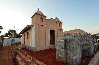 Igreja de Tia Eva renasce com arruda, mangueira e hist&oacute;rias no quintal