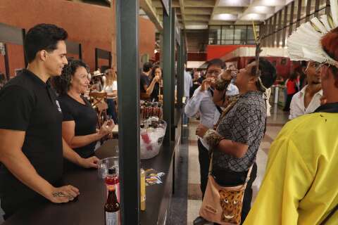 Festival gastron&ocirc;mico tem feira com sabores para provar e levar para casa