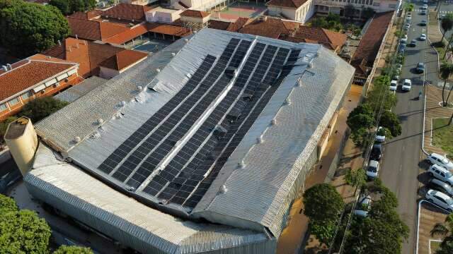 Per&iacute;cia vai apontar se placa solar provocou queda de cobertura de gin&aacute;sio