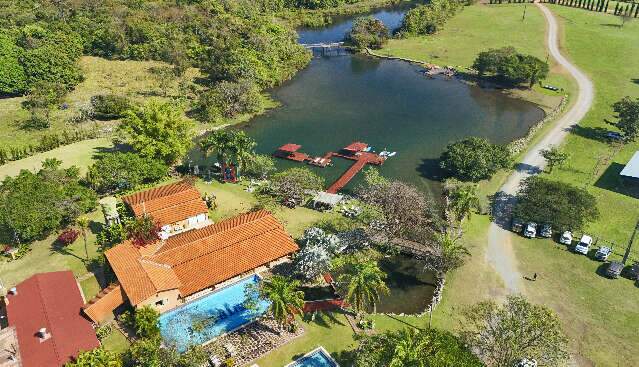 Nascente, cachoeiras e aventura: conhe&ccedil;a a Fazenda Ceita Cor&ecirc;