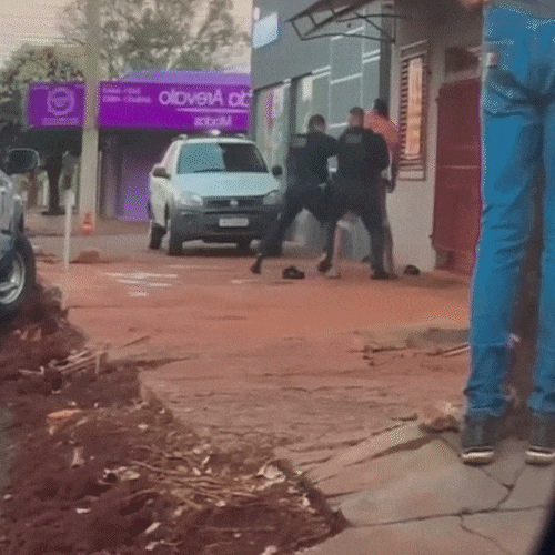 Suspeito de viol&ecirc;ncia dom&eacute;stica tenta tomar arma de PM e acaba baleado