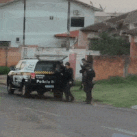 Suspeito de matar vendedor foi preso em mata com pistola usada no crime