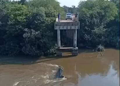 Governador admite implodir pontes ap&oacute;s queda e alerta para cargas pesadas