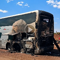 Traseira de &ocirc;nibus pega fogo durante viagem em Jaraguari na BR-163