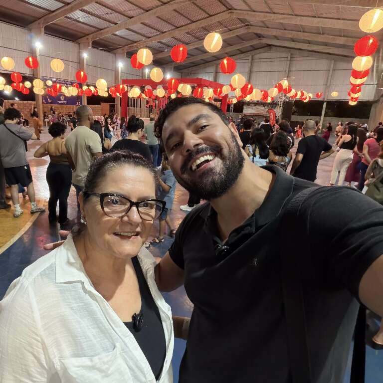 “Finados japonês”? Aos 70, visitante conhece Bon Odori pela primeira vez