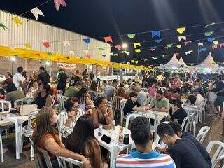 Vitórias da vida viram agradecimento em festa que une comunidade