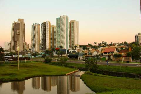 Calor&atilde;o de 41&deg;C e umidade de at&eacute; 12% marcam domingo em MS