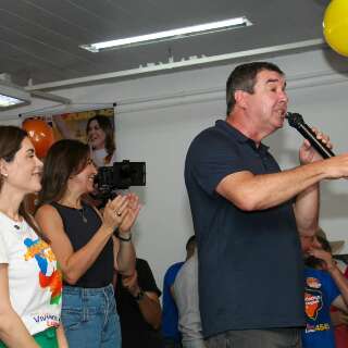 Riedel come&ccedil;a campanha corpo a corpo: "De hoje at&eacute; outubro, estamos na rua"