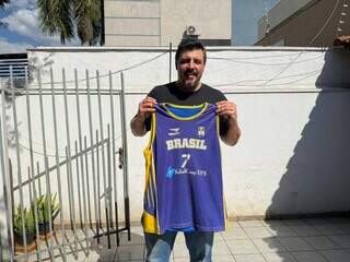 Ex-jogador da Sele&ccedil;&atilde;o troca quadra por espeto e comida campeira