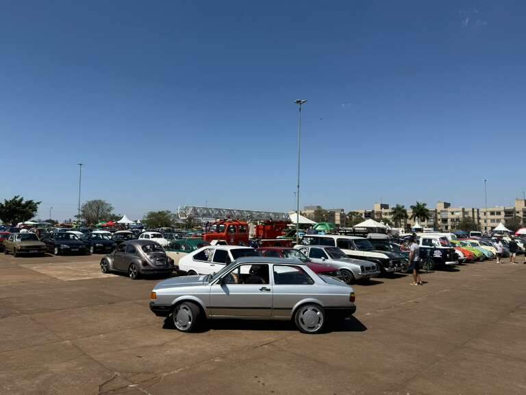 Gastam uma fortuna, mas garantem que paixão por carro antigo compensa