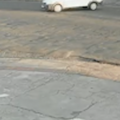 V&iacute;deo mostra acidente carro atingindo picape em cruzamento 
