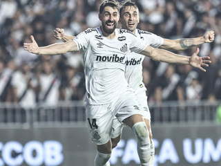 Santos bate Vasco e Atlético-MG vence Grêmio em tarde de placares iguais Santos bate Vasco e Atlético-MG vence Grêmio em tarde de placares iguais