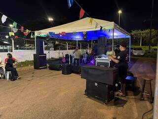 Vitórias da vida viram agradecimento em festa que une comunidade Vitórias da vida viram agradecimento em festa que une comunidade