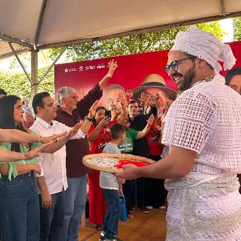 Com b&ecirc;n&ccedil;&atilde;os de pai de santo e evang&eacute;licos, F&aacute;bio Trad inicia campanha eleitoral