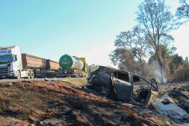 "Ultrapassagem proibida provocou acidente com 4 mortes e cinco veículos na BR-163"