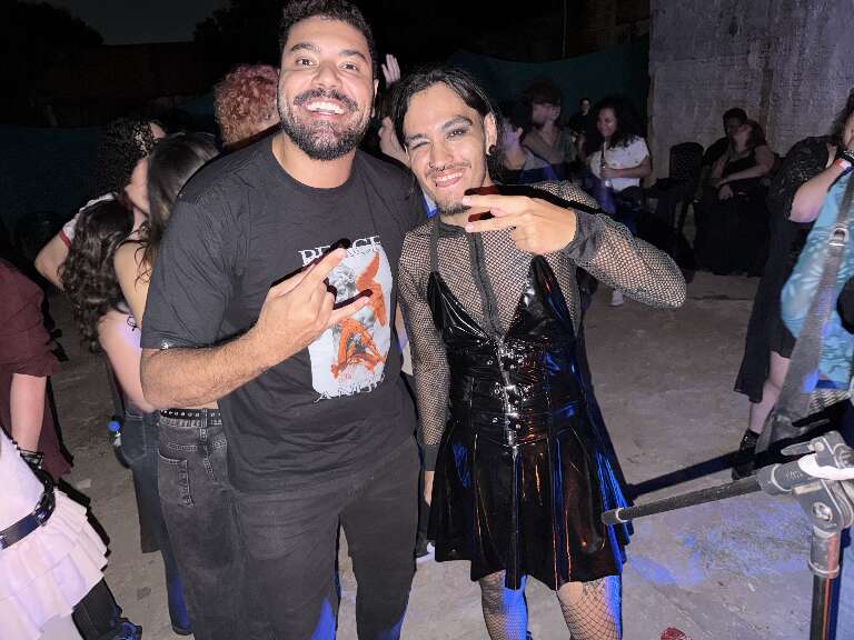 Nos fundos de pub no Centro, galera faz roda punk com som autoral